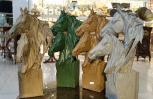 نیم تنه اسب جفتی در چهار رنگ ارتفاع 63cm عرض 32cm